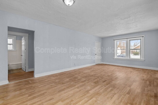 Building Photo - 10139 Royal Dr