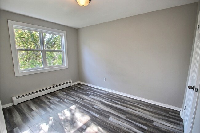 Building Photo - 71 8 St