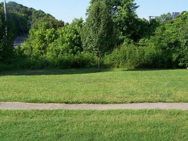 Photo - 2 bath, 2 car garage townhouse w/ bonus room and fenced yard