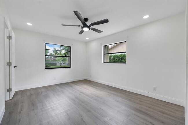 Building Photo - 2416 NW 98th Ln