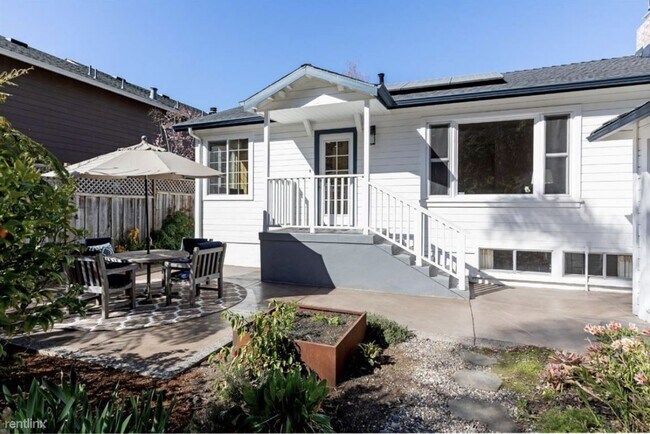 Foto del edificio - 2 br, 2.5 bath House - 332 Dakota Avenue