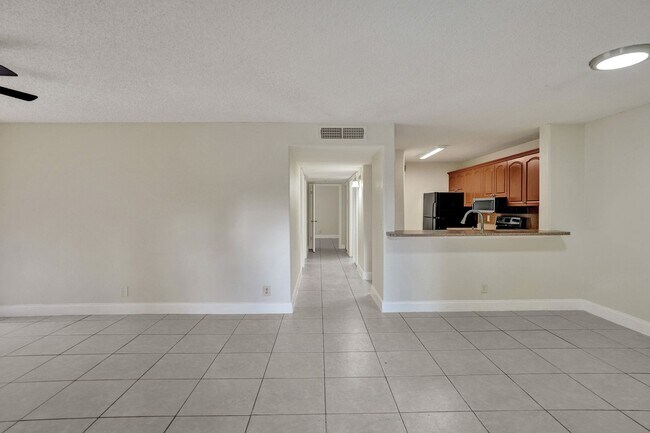 Building Photo - 3 BED/2BATH