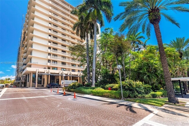 Foto del edificio - 10185 Collins Ave