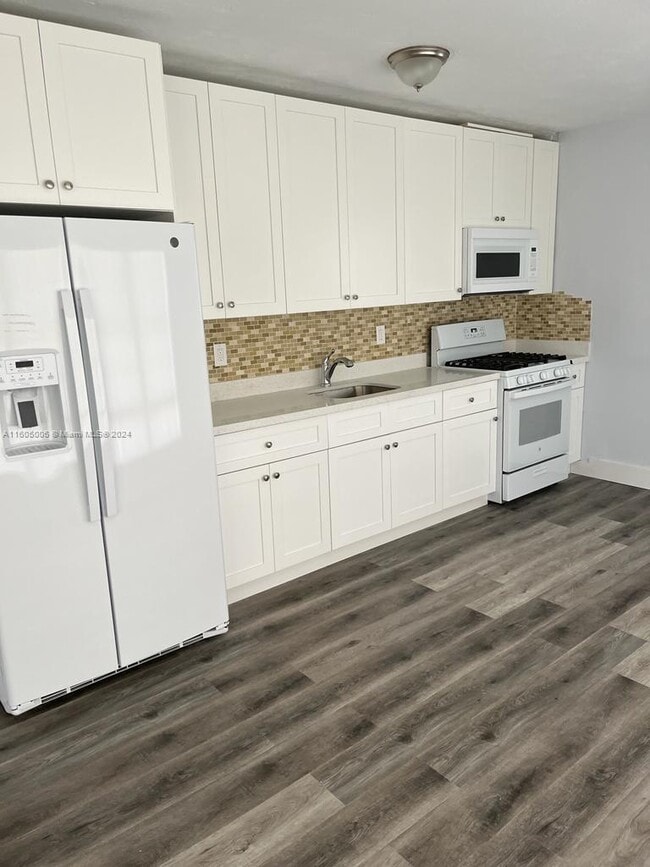 Building Photo - 8010 Tatum Waterway Dr