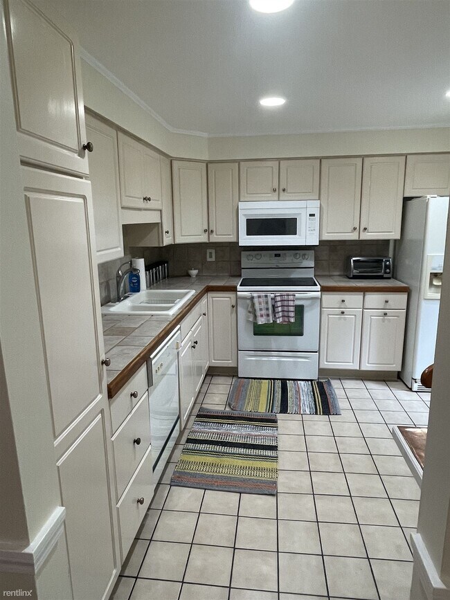 Foto del edificio - 2 br, 1 bath Condo - 24 Camp Street 5