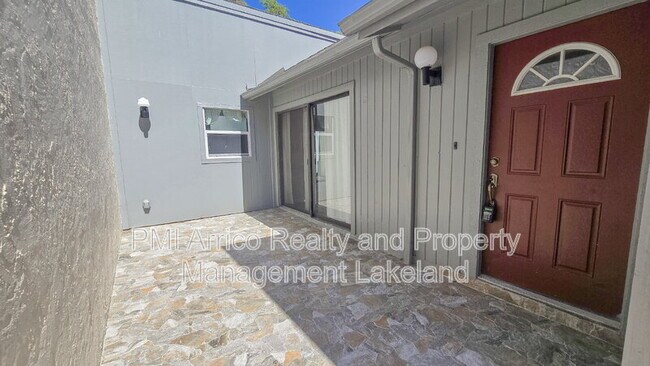 Foto del edificio - 6576 Sweetbriar Ln