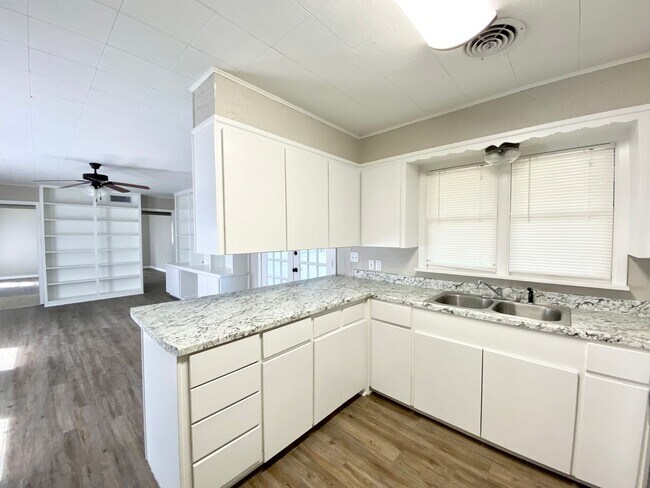Foto del edificio - Newly remodeled 3 bedroom 2 bath COMING SOON!