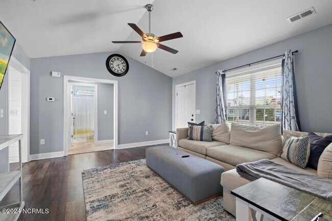 Foto del edificio - 301 Pine Ridge Ln