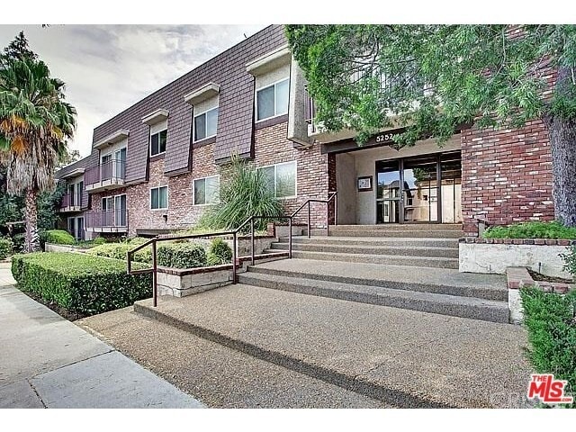 Building Photo - 5252 Coldwater Canyon Ave