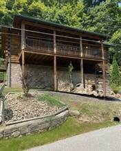 Building Photo - 128 Lake Shore Dr