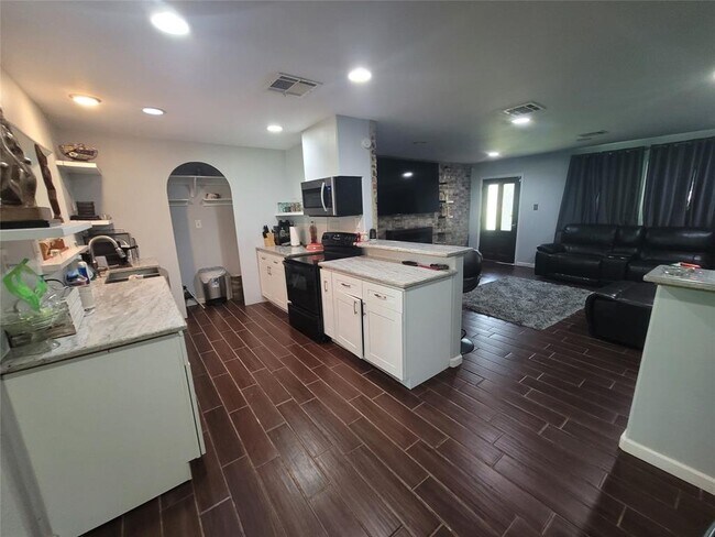 Foto del edificio - 28005 Calvin Rd