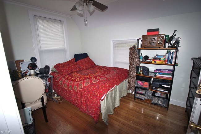 Building Photo - 6 br, 2 bath  - 503 Elm St Apt 2 503 Elm #2