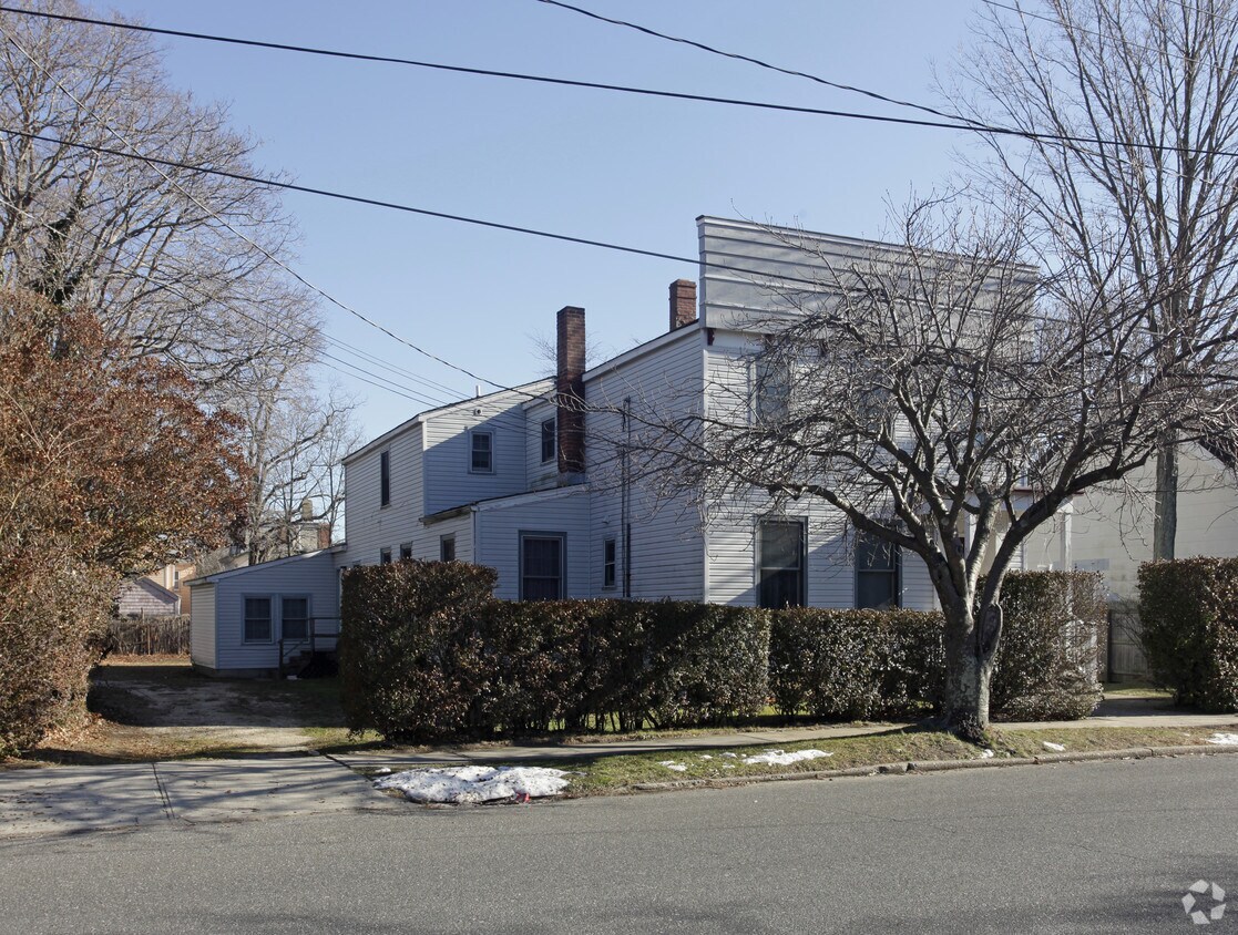Building Photo - 528 1st St