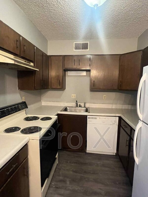 Building Photo - 2027-2037 S River St