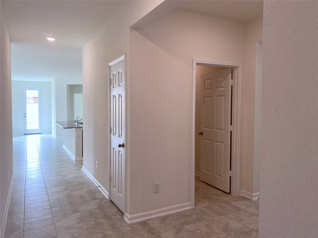 Building Photo - 28319 Aperture Ct
