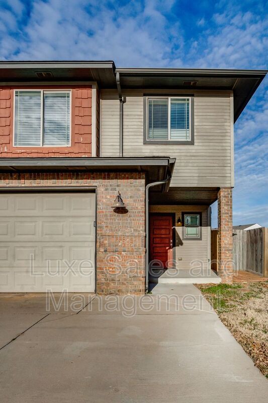 Foto del edificio - 6931 Mayberry Ln