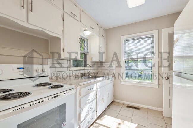 Foto del edificio - 1912 N Hood St