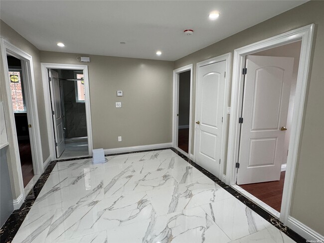 Foto del edificio - 189-41 46th Rd