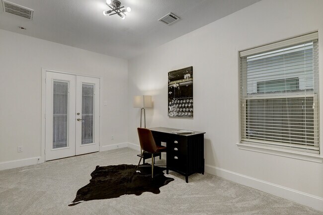 Foto del edificio - 946 W 24th St