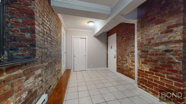 Building Photo - 416 E 13th St