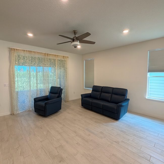 Building Photo - Beautiful Custom Home in Del Webb 55+ Community