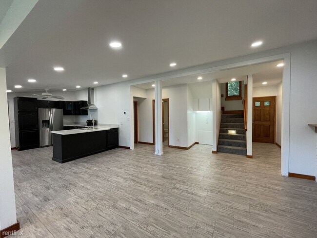 Building Photo - 3 br, 2 bath House - 248 Oak Grove Dr