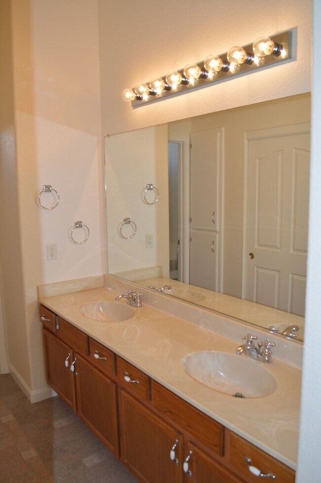 Foto del edificio - 2 Bedroom, 2 Bath Home