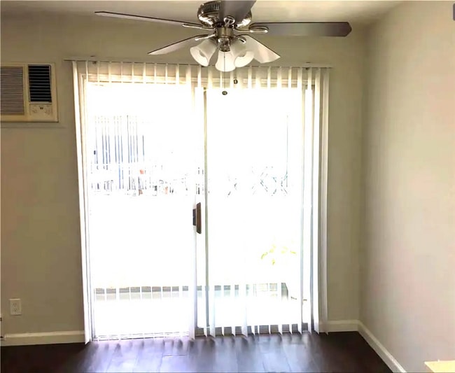 Foto del edificio - 14718 Magnolia Blvd