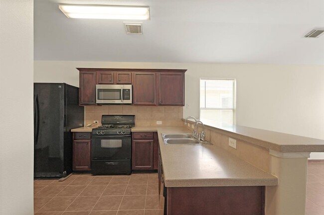 Building Photo - 1907 Wooded Acres Dr