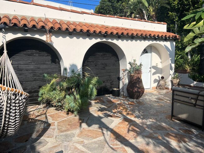 Foto del edificio - 705 Schumacher Dr