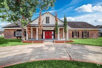 Building Photo - 10627 Sandpiper Dr