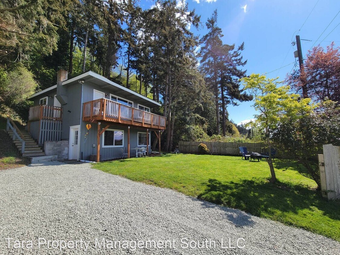 2 br, 1 bath House 3567 Shorewood Ave House Rental in Greenbank, WA