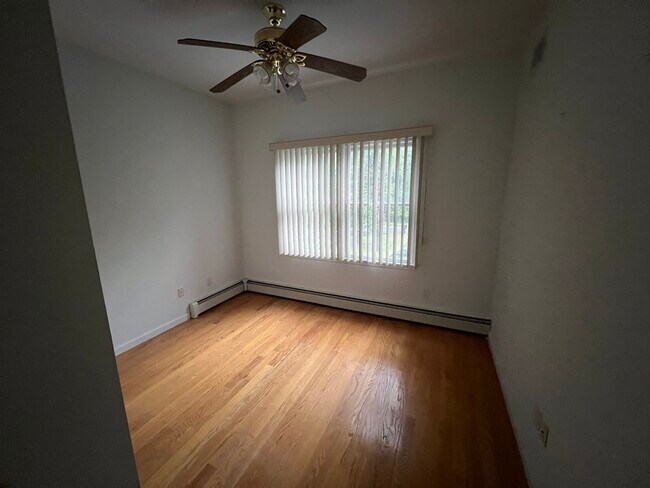Bedroom - 590 Landing Ave