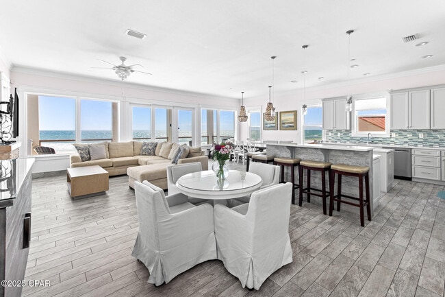 Foto del edificio - 17495 Front Beach Rd