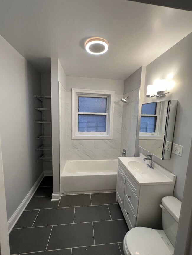 Foto del edificio - 1307 W Roscoe St