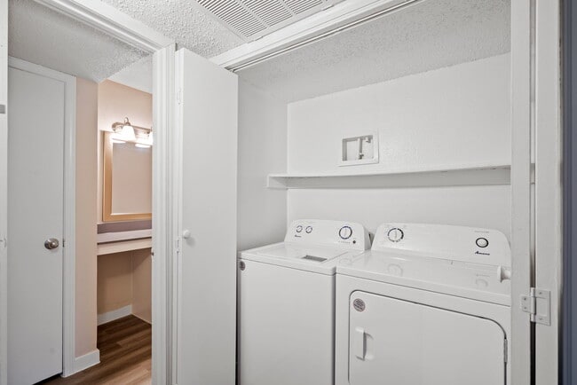Building Photo - Tides on Hulen