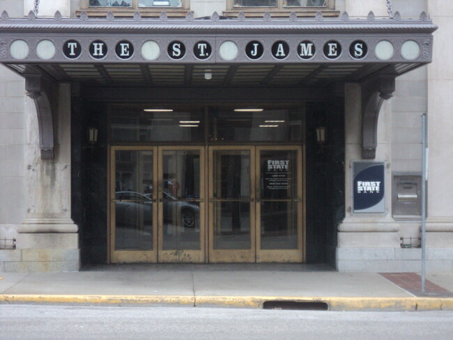 Front Entrance to Lobby - 401 10th St