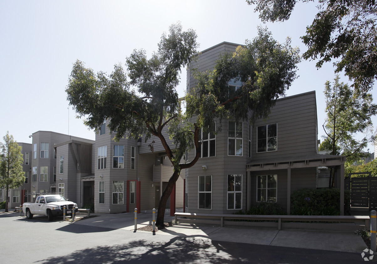 Foto del edificio - Britton Court Apartments