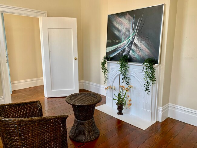 Building Photo - 494 Bartlett St