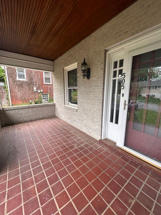 Foto del edificio - 505 Camilla St SE