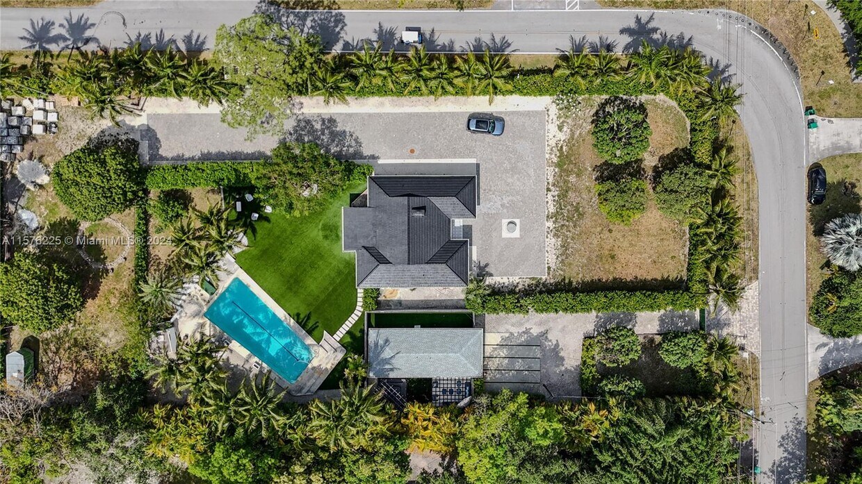 Primary Photo - 8390 SW 64th St