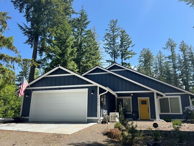 Building Photo - Welcome to Your Lakefront Retreat in Clear...