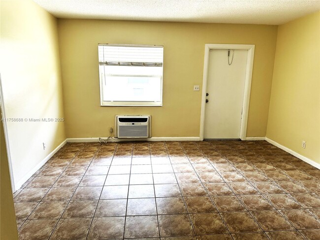 Building Photo - 146 NW 40th Ct