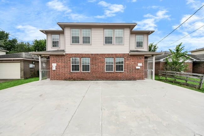 Building Photo - 3738 Lehall St
