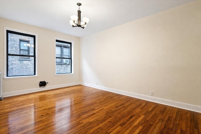 Foto del edificio - 300 Fort Washington Ave