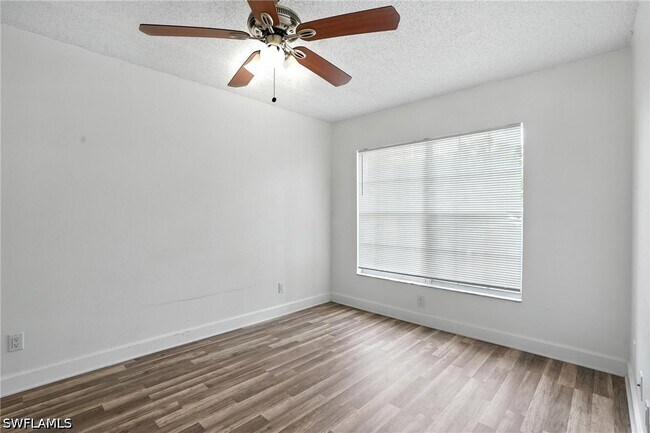 Building Photo - 201 Santa Clara Dr