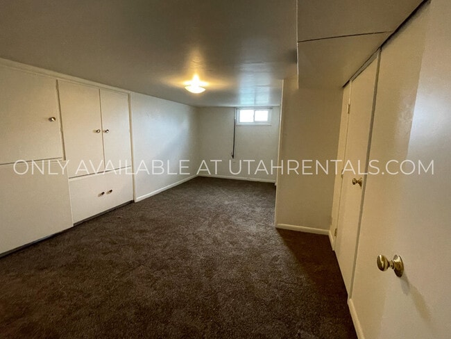 Building Photo - 158 W 500 N