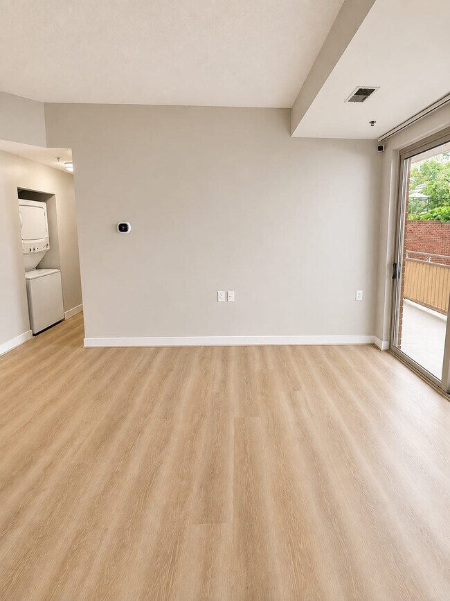Foto del edificio - 7500 Woodmont Ave