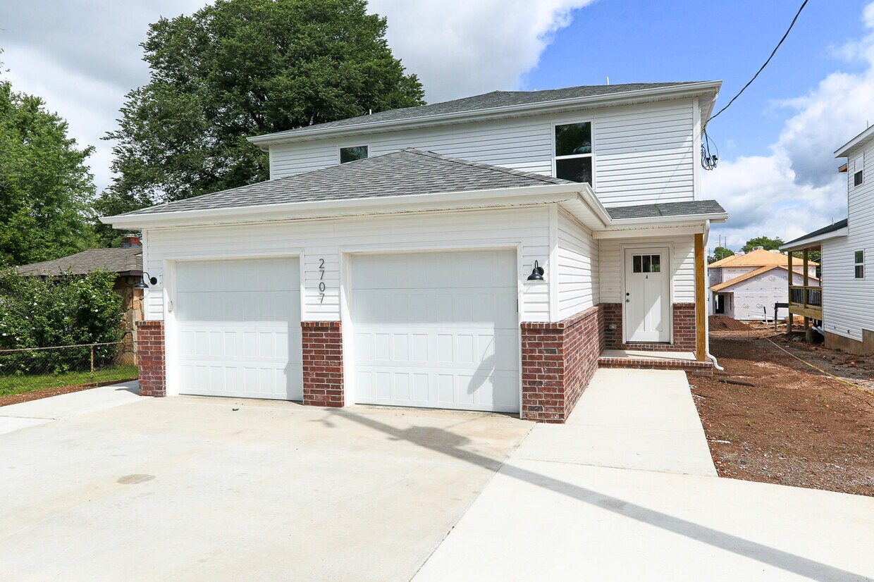 Primary Photo - 2707 W Olive St