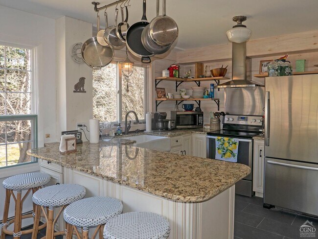 Foto del edificio - 318 White Mills Rd